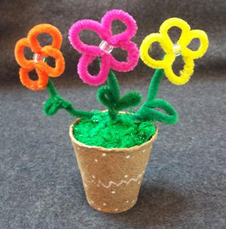 craft pipecleaner flowers using free craft instructions from Craft Elf